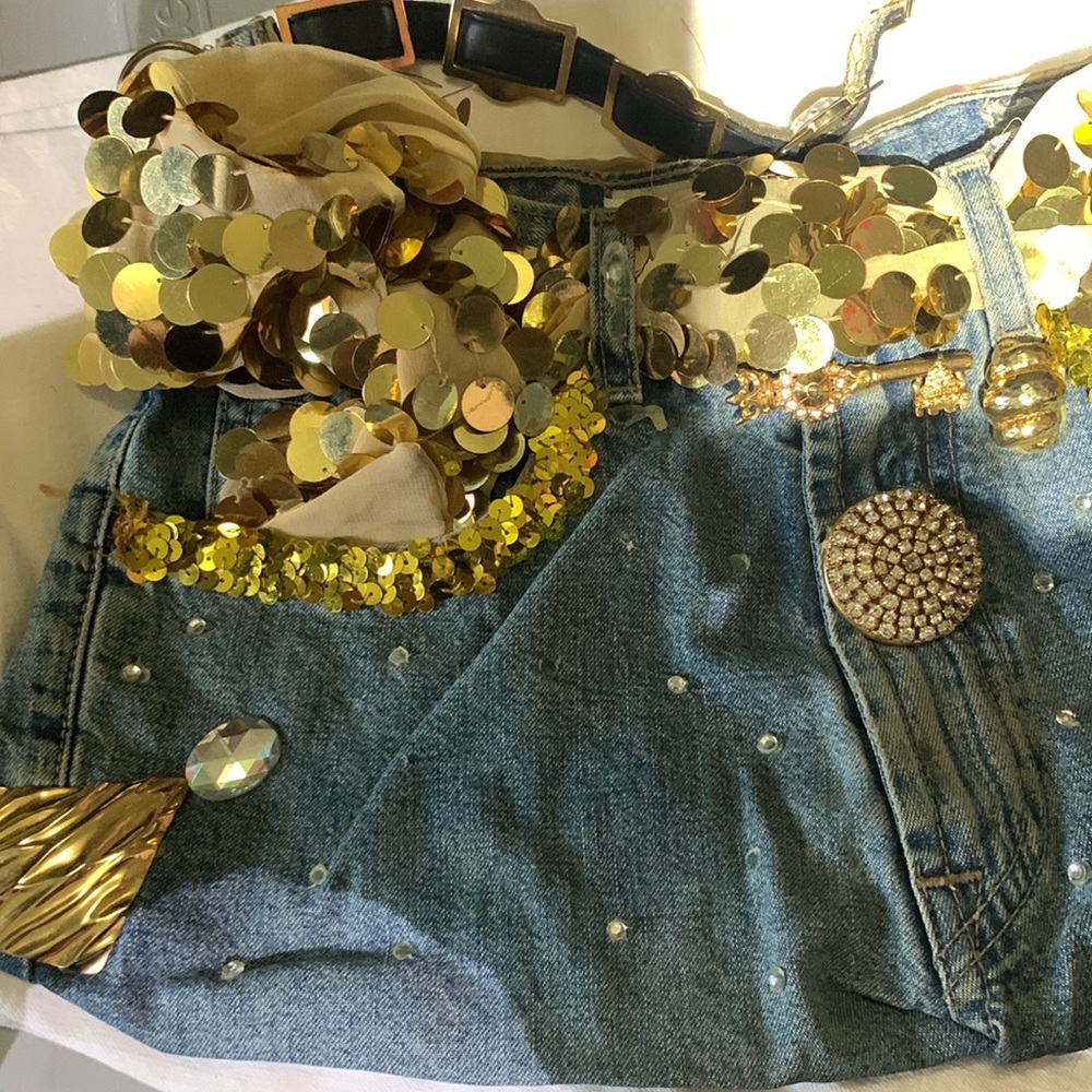 HANDMADE DENIM HANDBAG WITH GOLD DETAILS. - Picture 2 of 9